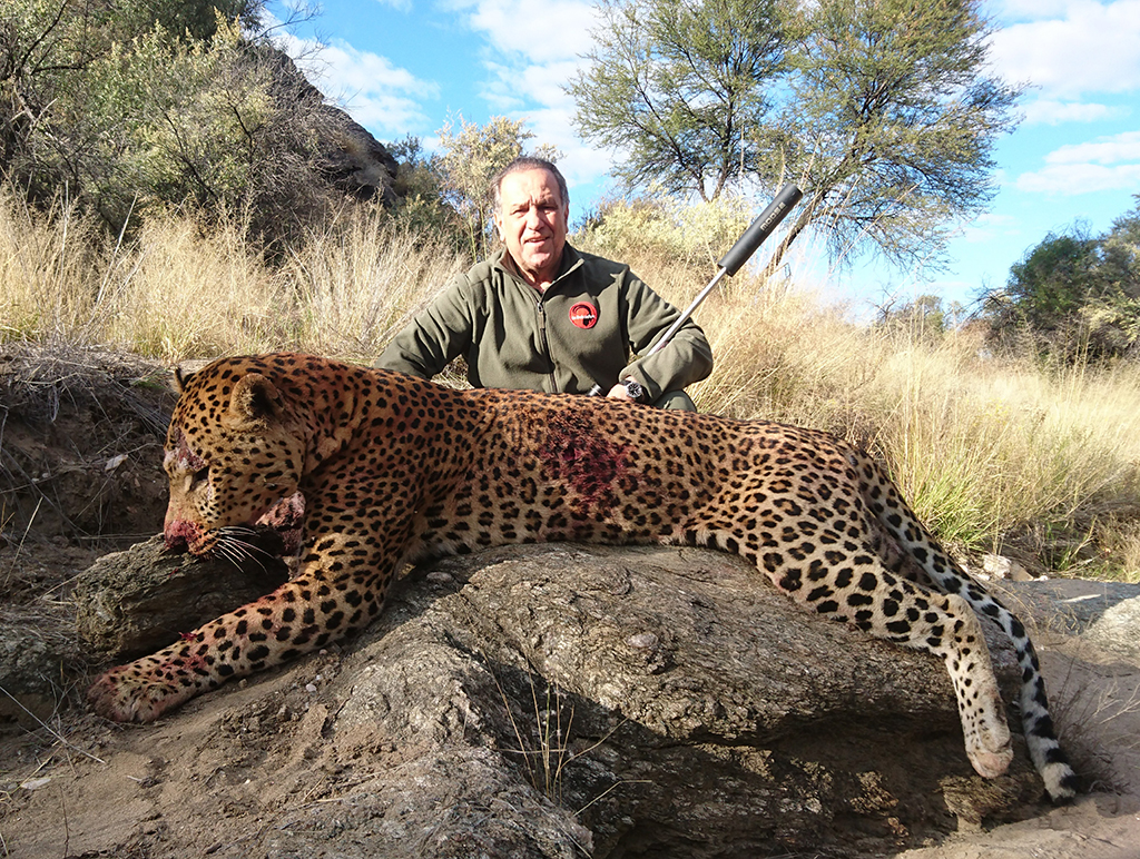 NAMIBIA LEOPARDO